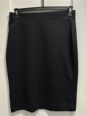 attention: Black Pencil Skirt